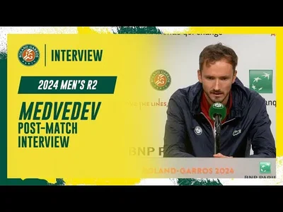 Regardez la conférence de presse d'après-match de Medvedev après sa victoire au 2e tour à Roland-Garros 2024