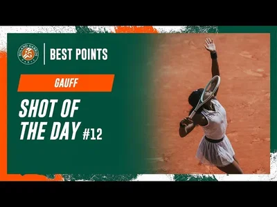 Regardez le lob parfait de Gauff contre Swiatek. C'est le point du jour lors de la 12ème journée à Roland-Garros.