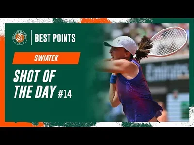 Regardez le point parfait de Swiatek contre Paolini. C'est le point du jour lors de la 14e journée à Roland-Garros.