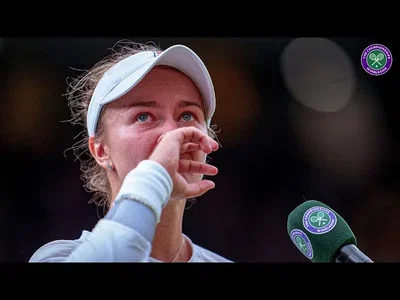 Hommage émouvant à Jana Novotna de la part de Barbora Krejčíková | Interview d'après-match en demi-finale | Wimbledon 2024.