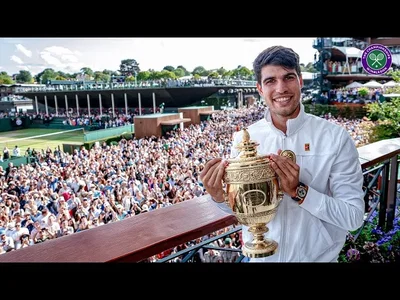 Carlos Alcaraz célèbre sur le balcon | Finale Wimbledon 2024