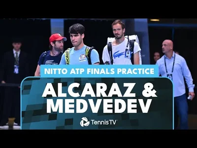 Regardez les moments forts de l'entraînement entre Alcaraz et Medvedev à Turin avant les ATP Finals (Masters)