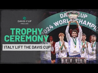 L'Italie remporte la Coupe Davis 2024 ! Voici l'intégralité de la cérémonie de remise du trophée et les célébrations.