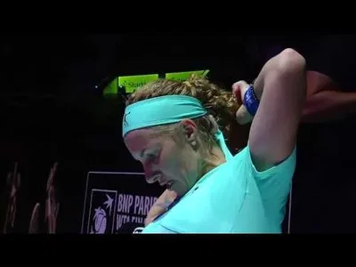 Svetlana Kuznetsova Cuts Hair Mid-Match | 2016 WTA Finals Singapore