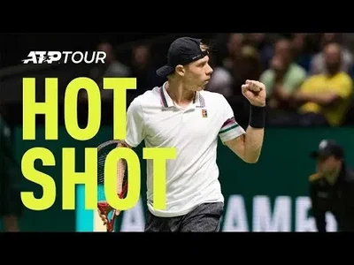 Shapovalov's no-Look winner against Bercyh in Rotterdam