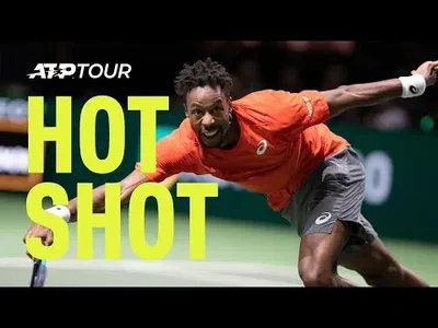 Monfils improvises quickly an unreal volley against Wawrinka in Rotterdam