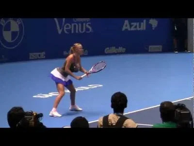 Wozniacki imitates Serena Williams in Sao Paulo