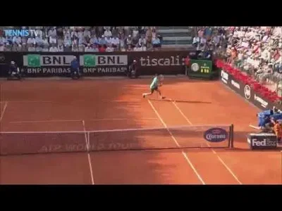Amazing backhand from Federer against Djokovic in Rome Final