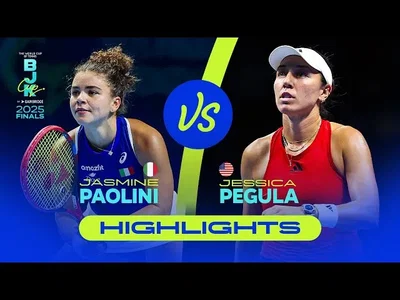 Regardez Paolini remporter le titre pour l'Italie en battant Pegula lors de la finale de la Billie Jean King Cup 2025.