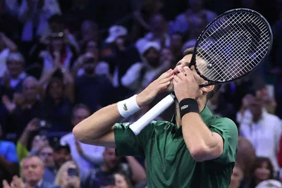 Boris Becker défend Novak Djokovic : « Qui sommes-nous pour lui dire d’arrêter ? »