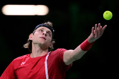 Bergs craque, Cobolli le réconforte : l’image forte après l’élimination de la Belgique en Coupe Davis