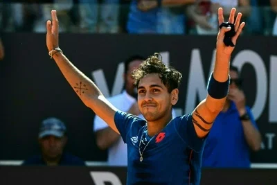  « Je préfère qu’il ne vienne pas », Tabilo ironise sur d’éventuelles retrouvailles avec Djokovic en Coupe Davis