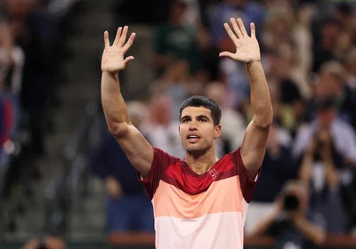 Qui est vraiment Carlos Alcaraz ? Tout ce qu'il faut savoir de la biographie du joueur de tennis espagnol (Jeunesse, Carrière, Style de jeu & Centres d’intérêt)