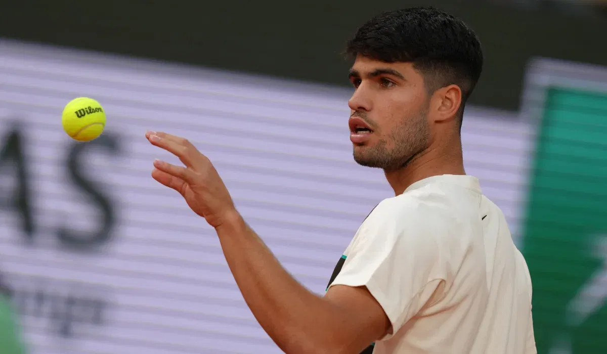 Carlos Alcaraz intrigues: a Djokovic-style serve ahead of the 2026  Australian Open! &bull; TennisTemple