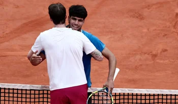 « J’ai hâte de t’affronter sur gazon ! » : la poignée de main entre Alcaraz et Bublik à Monte-Carlo 