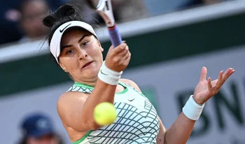 Une double faute totalement improbable : Andreescu craque au pire moment en Billie Jean King Cup