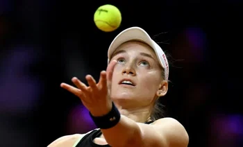 Stuttgart : Rybakina sauve deux balles de match et rejoint Andreeva en demi-finales