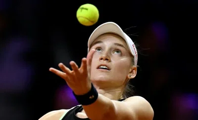 Stuttgart : Rybakina sauve deux balles de match et rejoint Andreeva en demi-finales