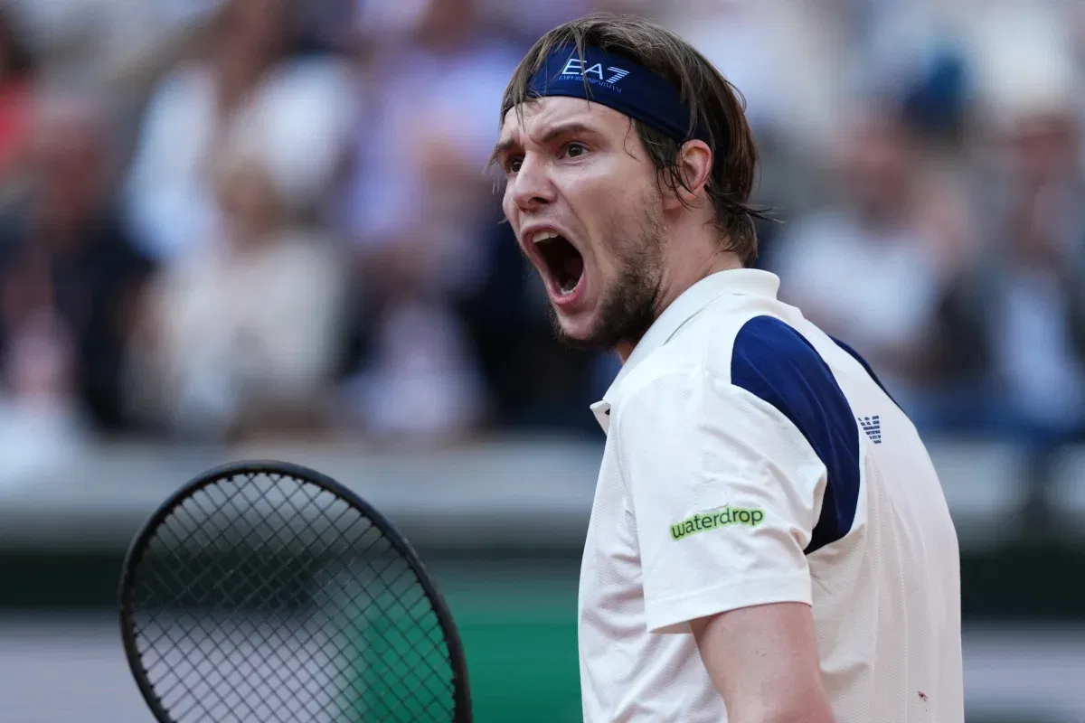 Bublik Beats Musetti for Hong Kong Title, Breaks into ATP Top 10 for First Time