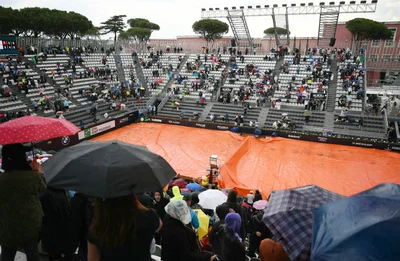 Soirée chaotique à Rome : la pluie force le report de plusieurs rencontres