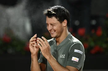 3h de combat et une interruption insolite : Darderi rejoint sa première demi-finale en Masters 1000 au bout de la nuit à Rome