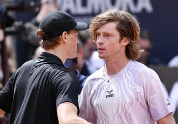 « Merci ! Quel exploit » : la réaction amusée de Rublev après avoir breaké Sinner