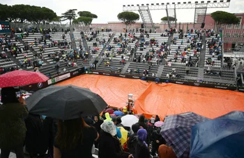 Rome sous la pluie : Sinner et Medvedev contraints d’interrompre leur demi-finale