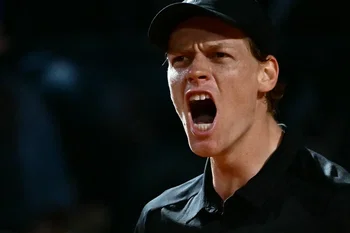 Rome sous la pluie : Sinner et Medvedev contraints d’interrompre leur demi-finale