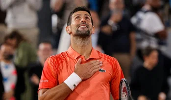 Vidéo – Djokovic souffle ses bougies… avant son entrée en lice à Paris !