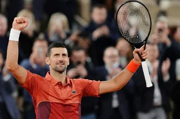Roland-Garros : Djokovic s’en sort après une bataille de près de quatre heures contre Royer
