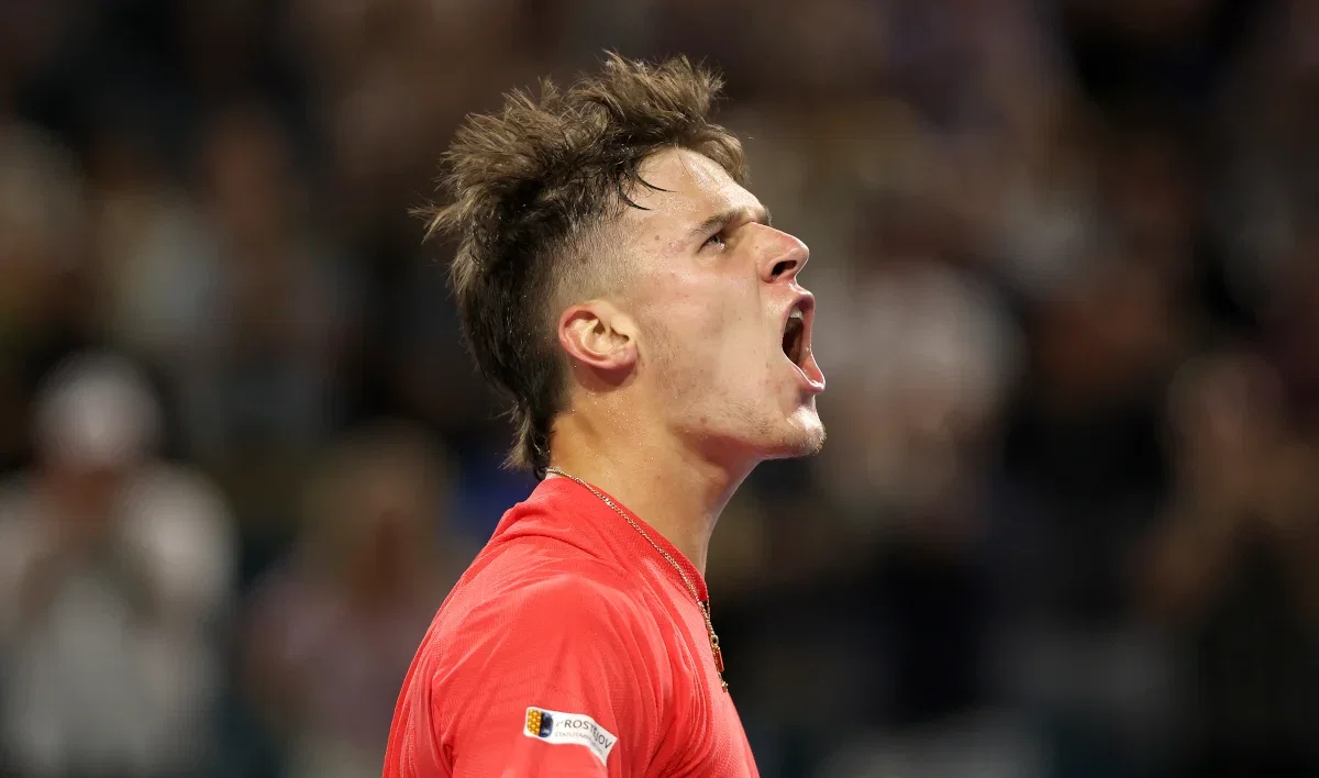 Roland-Garros : Mensik survit au comeback de Rublev et s’offre un premier quart de finale en Grand Chelem