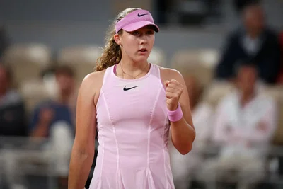 17 ans d’écart, un match à sens unique : Andreeva écrase Cirstea et rejoint les demi-finales à Roland-Garros !