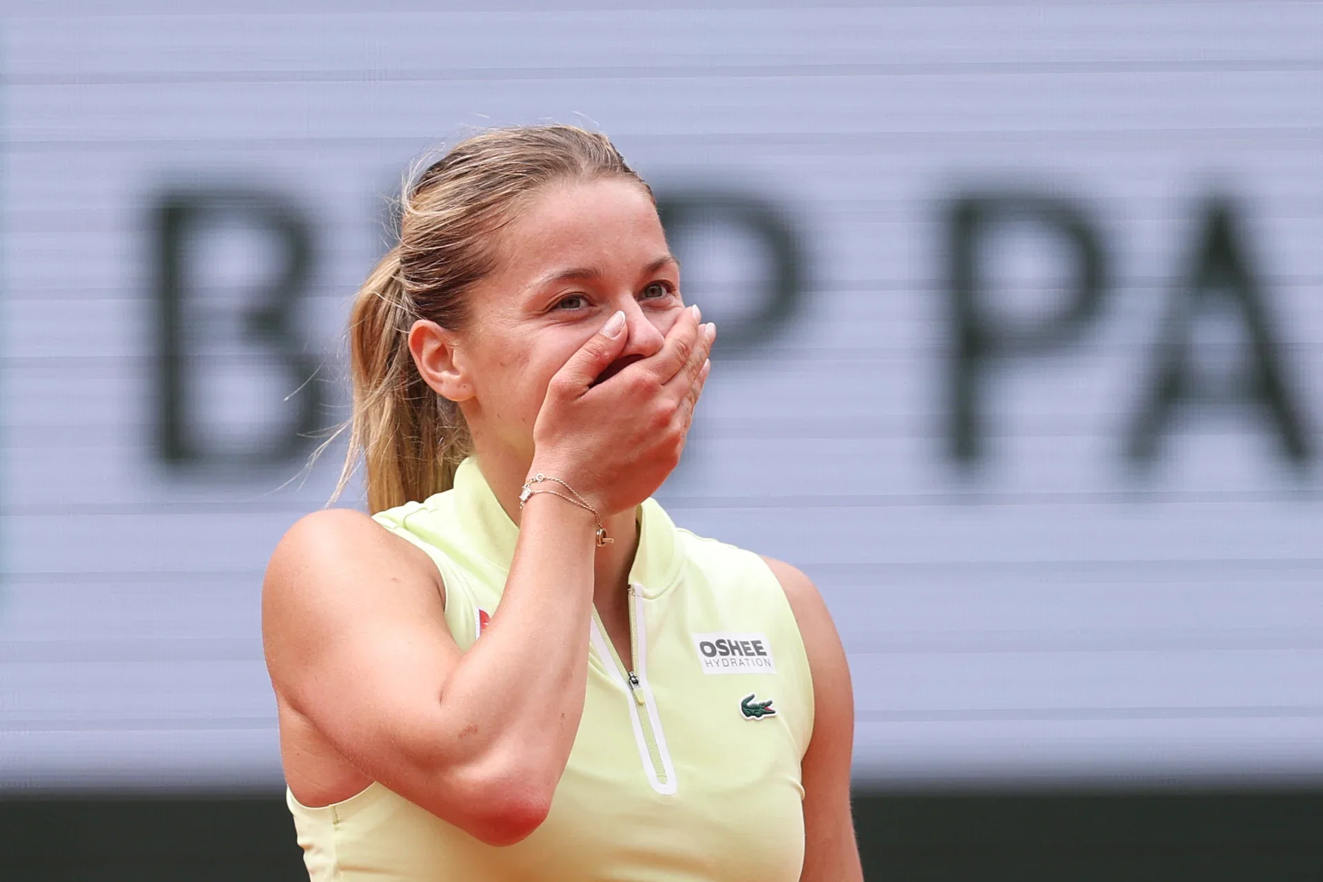 la-sensation-chwalinska-ne-s-arr-te-plus-roland-garros-la-qualifi-e