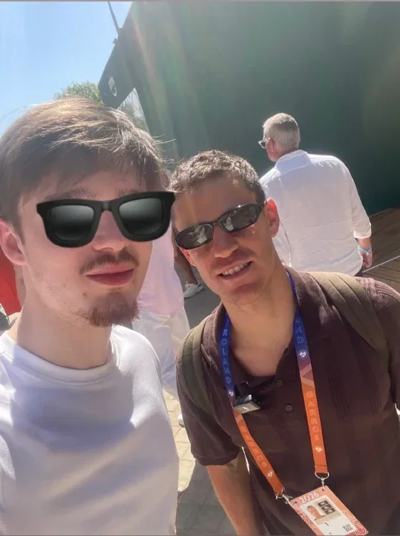 Photo prise avec le goat à Roland 😂