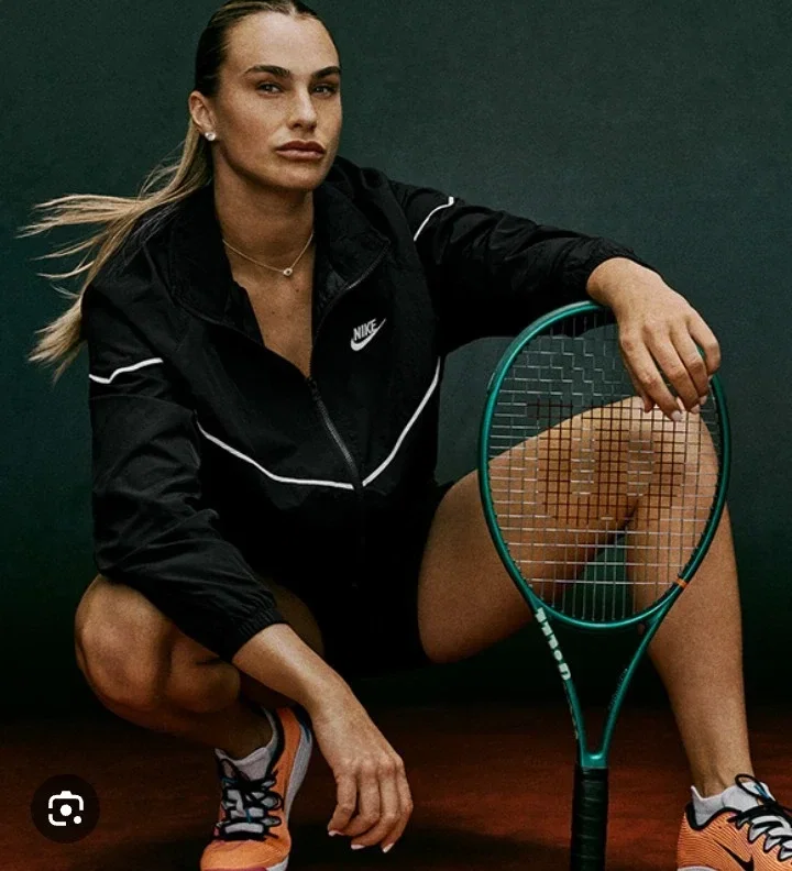 Aryna sabalenka. Shooting photo avec la Wilson blade v 10