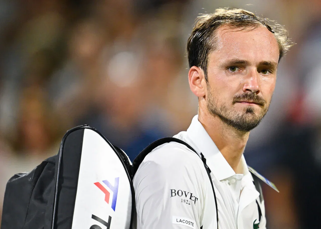 Medvedev ajoute un ancien joueur à son staff : « Il créera une ambiance positive », selon Vesnina