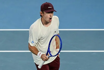 De Minaur étouffe Tiafoe et rallume le rêve australien !