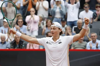 Davis Cup: Ignacio Buse (ATP 35) zittert gegen einen Spieler auf Platz... 2151