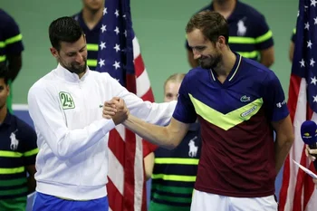 Medvedev Djokovic ilə yenidən qarşılaşma öncəsi danışdı: «O, dəlidir»