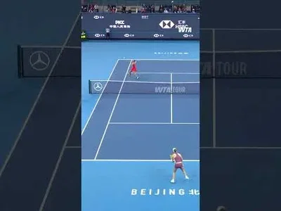 Qinwen Zheng đánh bại Elise Mertens tại China Open 2026 – Bán kết