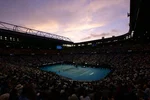 Giá vé 'điên rồ', Rod Laver Arena vẫn cháy vé cho chung kết đơn nam