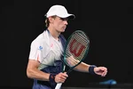 De Minaur nipt voorbij Fils in tiebreak en stoot door naar achtste finales Rotterdam