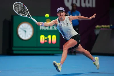 Doha : Swiatek vacille, puis écrase tout sur son passage pour un 5e quart de finale consécutif