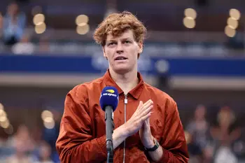 Ascensore, imbarazzo e raffica di domande: il momento imbarazzante vissuto da Jannik Sinner a Doha