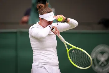 Nyt afbud i Dubai: Krejcikova trækker sig, Anisimova går videre til ottendedelsfinalen