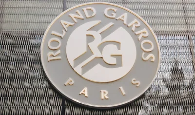 Neige à Paris : Roland-Garros méconnaissable, le court Philippe-Chatrier transformé en carte postale