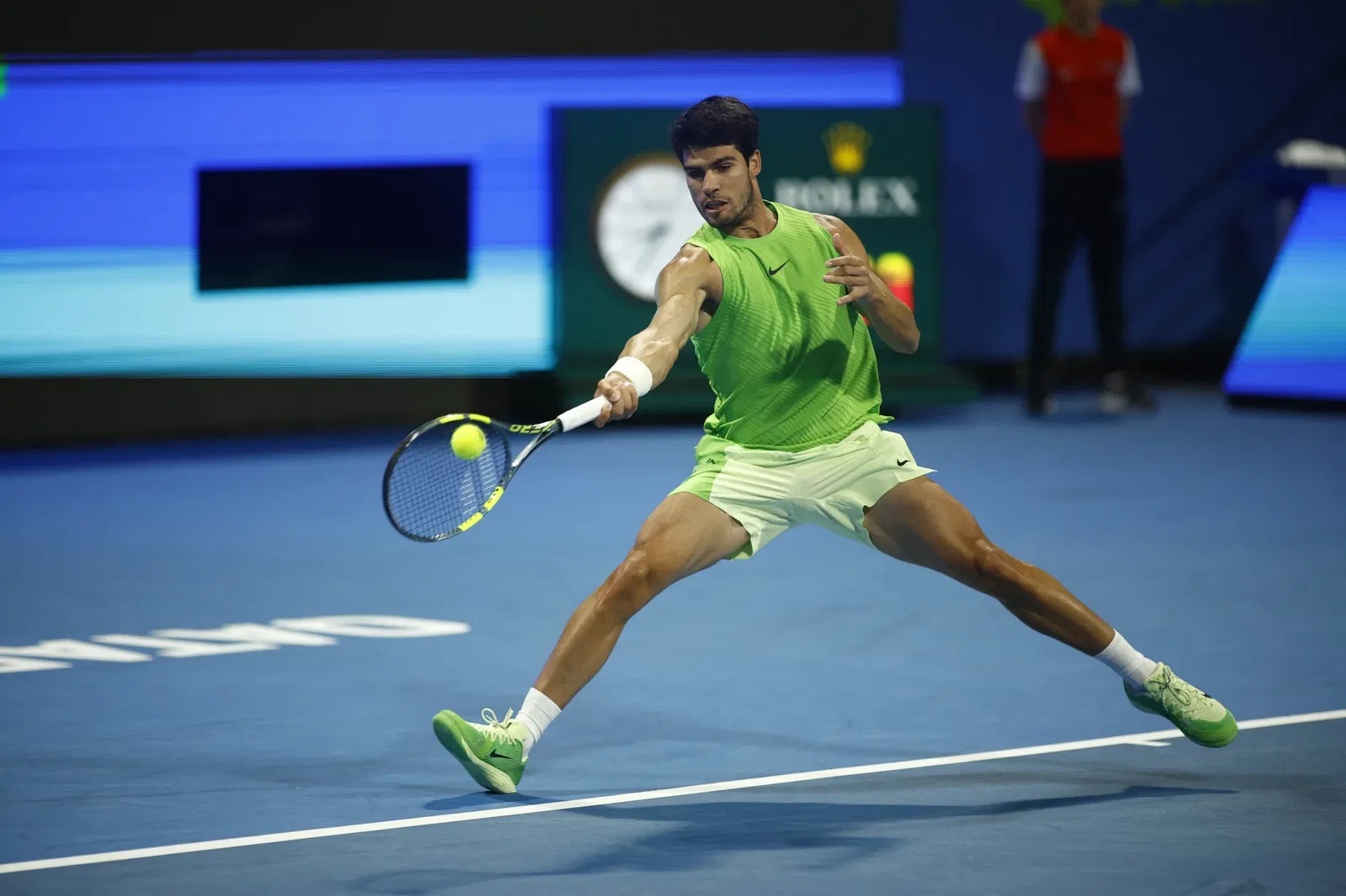 Sans briller, Alcaraz s’impose face à Rublev et rallie la finale à Doha
