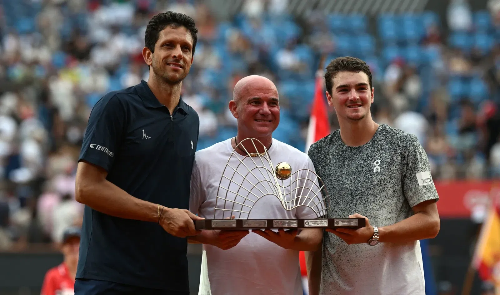 Joao Fonseca lève les bras à Rio : premier titre en double avec Marcelo Melo, sous les yeux d’Andre Agassi
