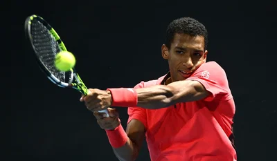 Tête de série n°1 à Dubaï, Félix Auger-Aliassime réussit ses débuts face à Zhang
