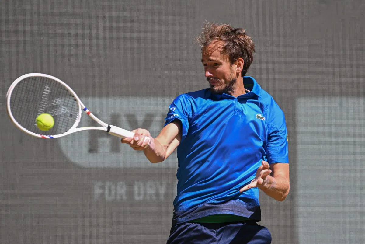 ATP Dubaï : Medvedev se qualifie pour les quarts de finale en battant Wawrinka